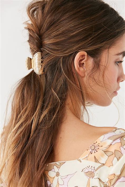 Hairstyles Using Two Claw Clips