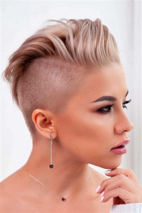 Pin by Moleeves on Bald Women 10 Half shaved hair, Shaved hair women