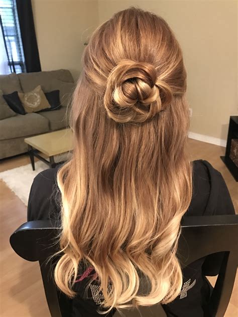 This Half Up Half Down Hairstyle For Thin Hair For New Style