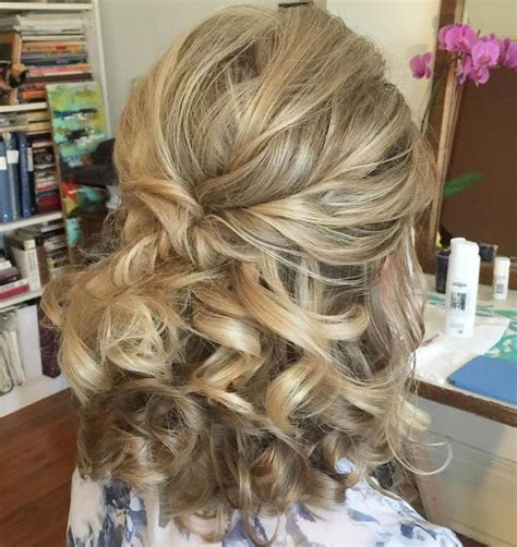  79 Stylish And Chic Half Up Half Down Wedding Hairstyles For Medium Length Hair Mother Of The Bride For Short Hair