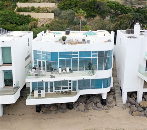 10 Photos of Insane Celebrity Homes in Malibu You Won't Believe