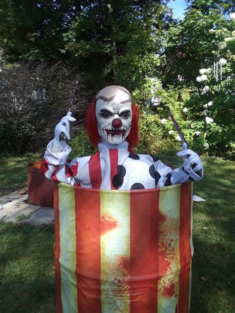 20 Cool And Scary Clown Halloween Decorations HomeMydesign