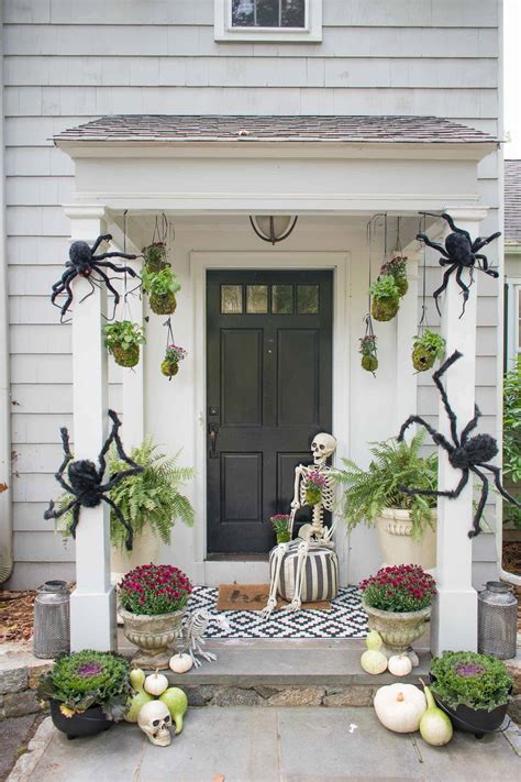20 Simple but Effective Halloween Front Porch Ideas