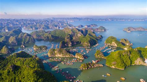 halong bay crowds