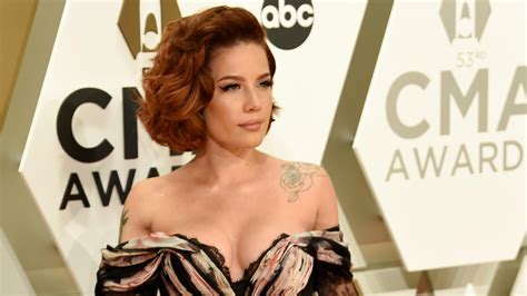 Insider Look: Halsey's Chicago Concert Surprises!