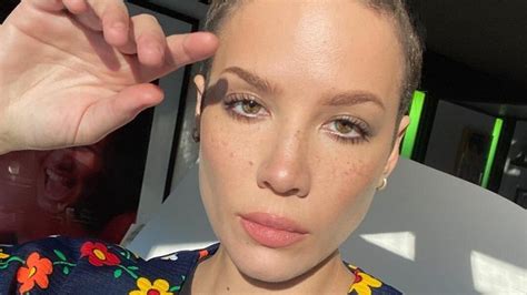 halsey is pregnant and announces the gender