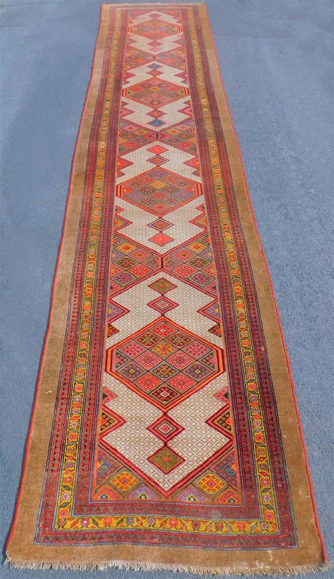 Hamadan Teppich, ca. 198 x 104 cm, Nordwestpersien (Iran), 2. Hälfte 20