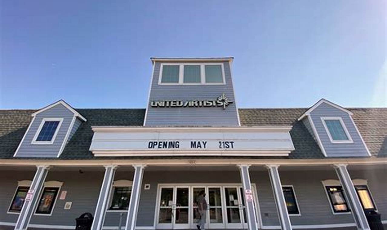hampton bays movie theater