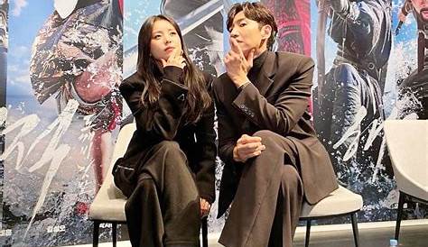 "W" Releases Stills Of Han Hyo Joo And Lee Jong Suk Enjoying A Date