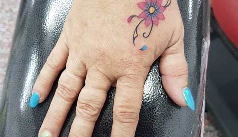 Hand Tattoo Woman Butterflies In 2020 Simple s,