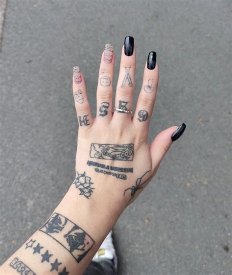 101 Awesome Hand Tattoos That Will Inspire you to Get Inked All Teens