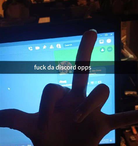 Discord Hand Meme / Screen Reaching Hand Emoji Know Your Meme