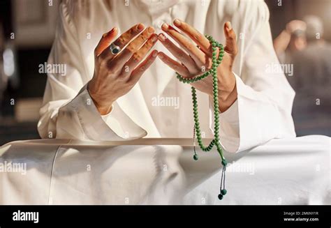hand praying in Islam