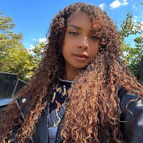 Hannah Marie Royal Fashion