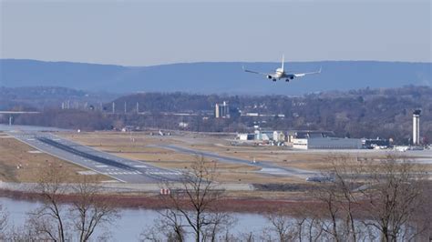 harrisburg international airport departures