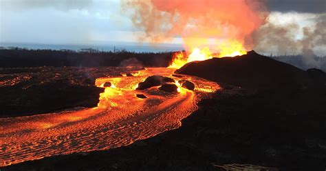 hawaii volcano eruption videos today