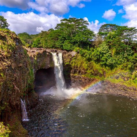 Rainbow Falls in Hilo, Hawaii! Beautiful place in the middle of the