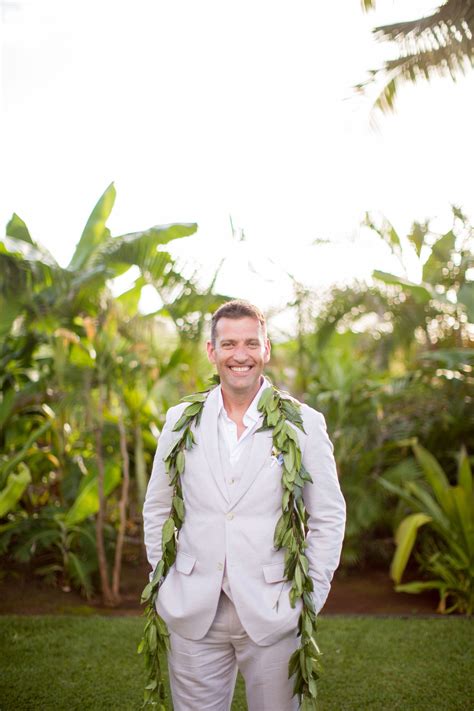 Groom's Bow Tie with Palm Print / Tropical Wedding Attire / Fun Wedding