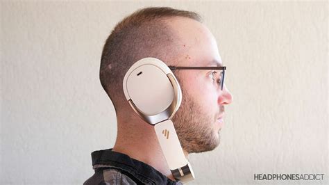 headphone around head