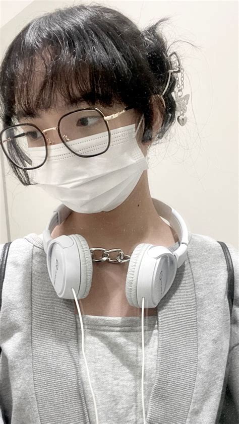 headphone around neck drawing