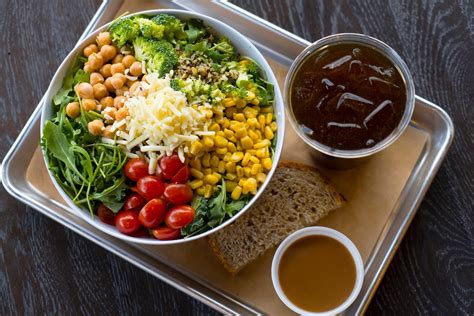 Healthy food places near me open now