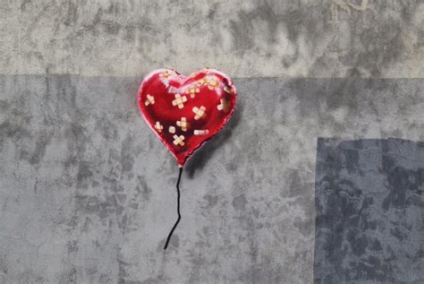 heart balloon banksy location