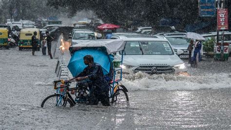 heavy rainfall delhi weather