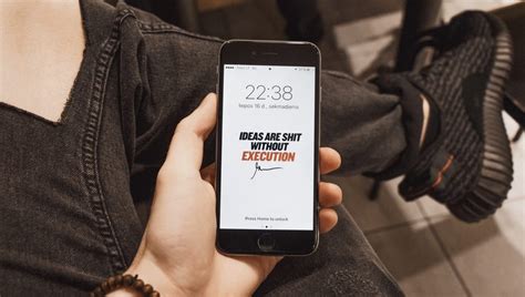 heel of the safe Quote Apps for Android and iOS twist