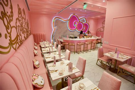 hello kitty cafe in california