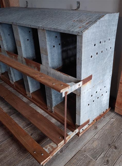 Hen Nesting Box Vintage