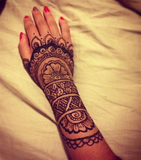 Pin by Sidney Styles on Pretty Henna hand tattoo, Hand