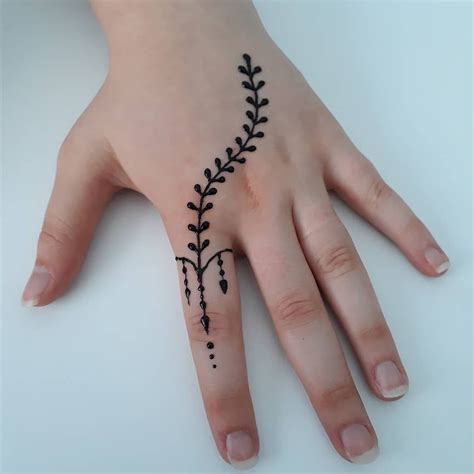 Tatuaje de henna mano Fácil Henna tattoo hand, Simple