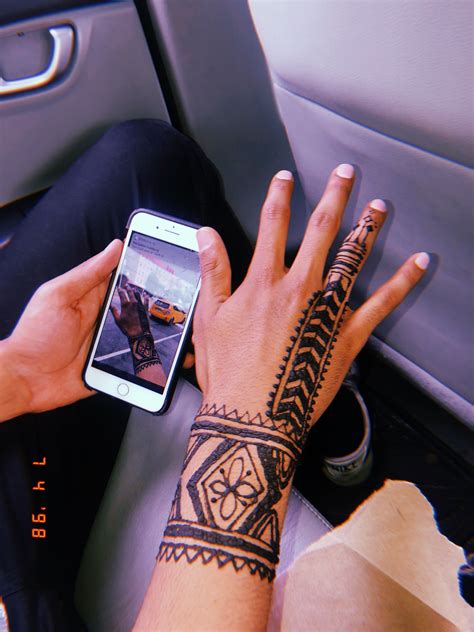 Pin by Kate Ellis on Henna Henna hand tattoo, Henna
