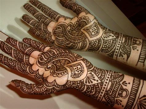 henna tattoo wrist Henna hand tattoo, Tattoos, Henna