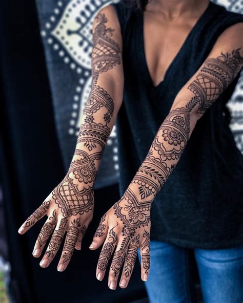 Henna by Anoushka Irukandji (Design with some of the paste