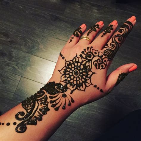Hire Mehndi & More Body Art Henna Tattoo Artist in