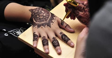 henna done in zanzibar Henna hand tattoo, Henna designs