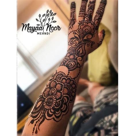 Hire Mayaa Noor Mehndi Henna Tattoo Artist in