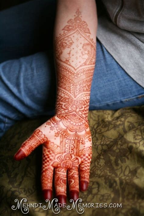 Hire Mehndi Made Memories Henna Tattoo Artist in