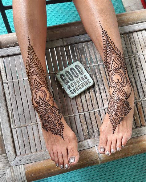 Hire Winnipeg Henna by Hasina Mehndi Henna Tattoo Artist
