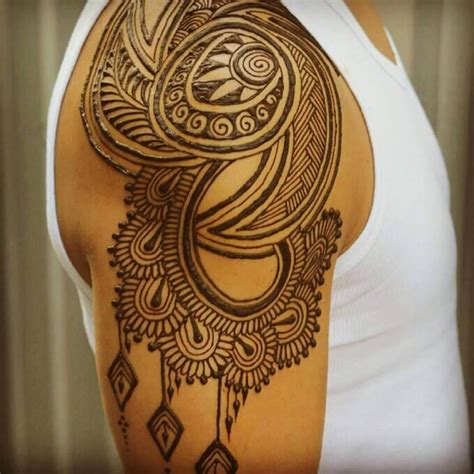 Henna Tattoos for Your Shoulder Get artistic with