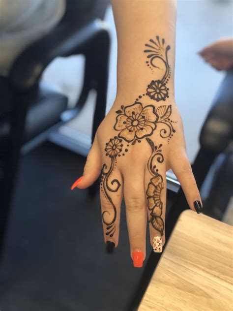 Raechel B Henna Tattoo Artists