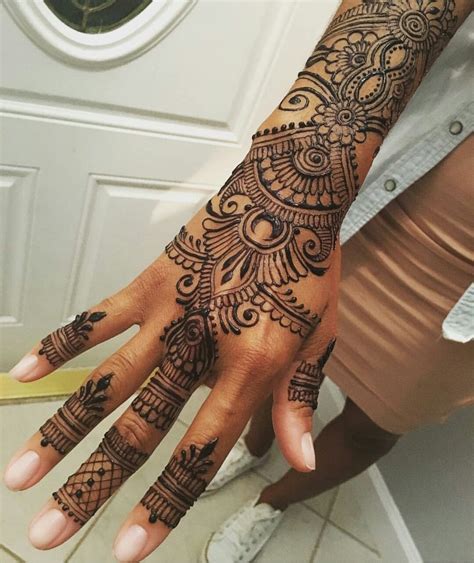Tribal henna hand tattoo 😇 Tribal henna, Hand henna