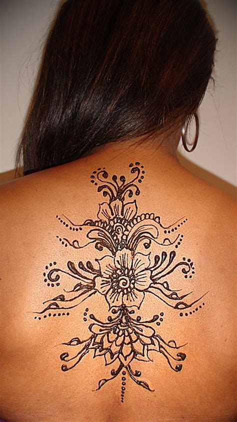 Pin by حلم الصبا on Tattoos Henna tattoo back, Mandala