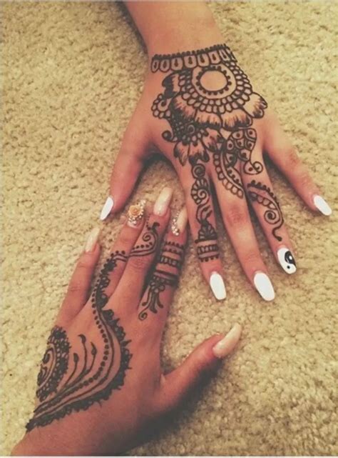 Henna tattoo We Heart It designs, henna, and eid