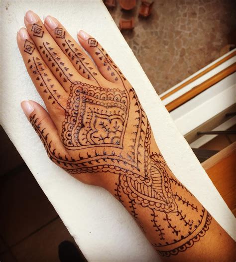 Henna on other trainee Simple henna tattoo, Henna tattoo