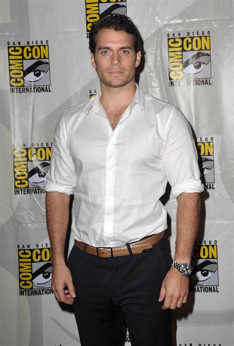 henry cavill height and weight