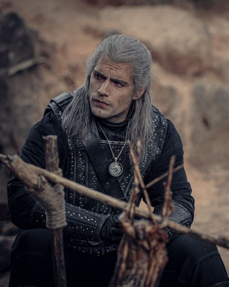 henry cavill in the witcher netflix