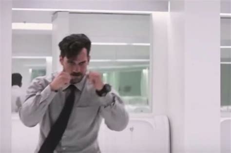 henry cavill reloading his fists
