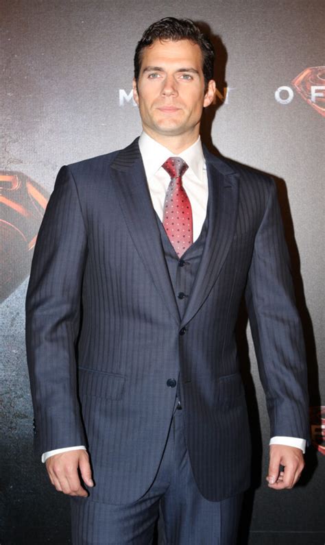 henry cavill taille de cheveux